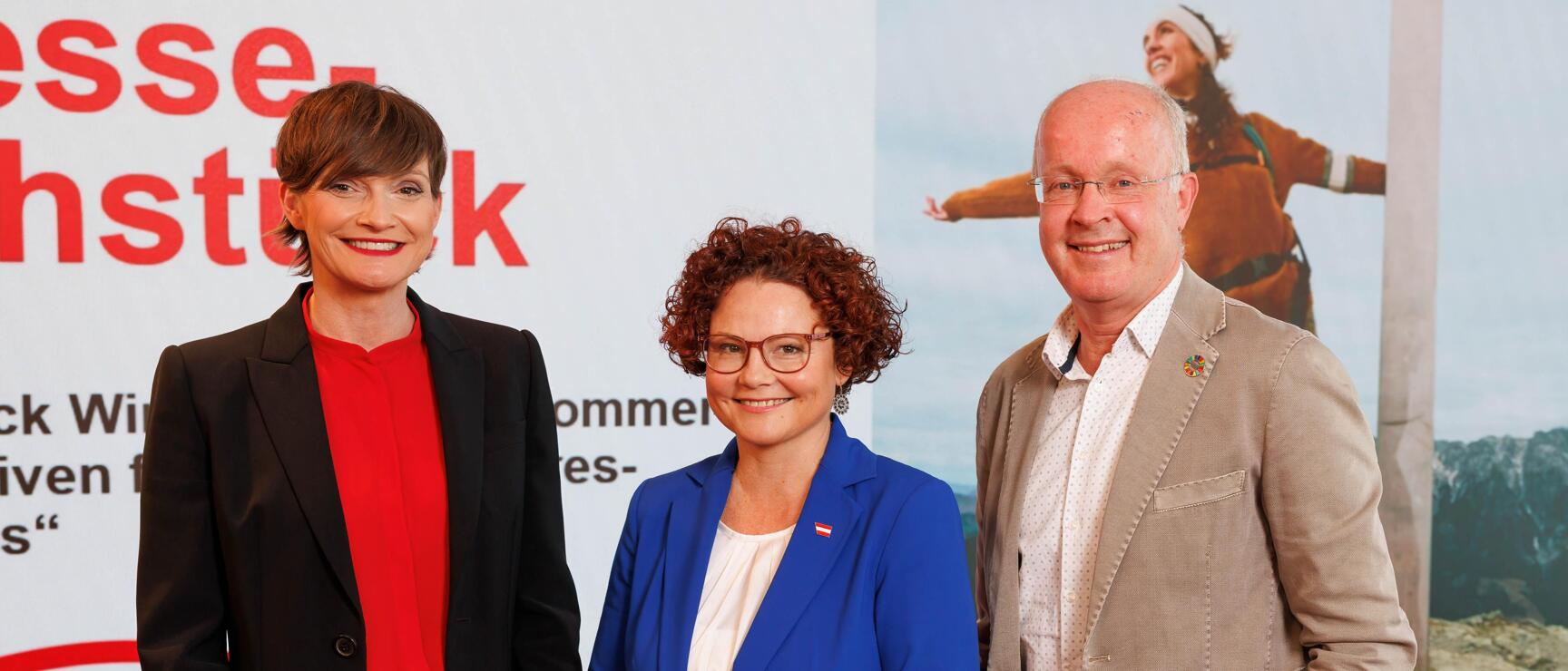 Astrid Steharnig-Staudinger, ÖW-Geschäftsführerin, Elisabeth Zehetner, Staatssekretärin für Energie, Startups und Tourismus, Peter Laimer, Tourismusexperte Statistik Austria