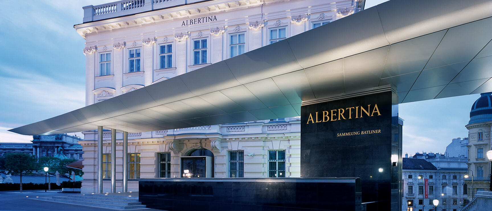 Widok z zewnątrz na Muzeum Albertina w Wiedniu