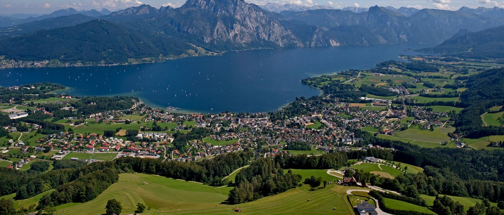 Panoramic view of Altmünster on Lake Traunsee