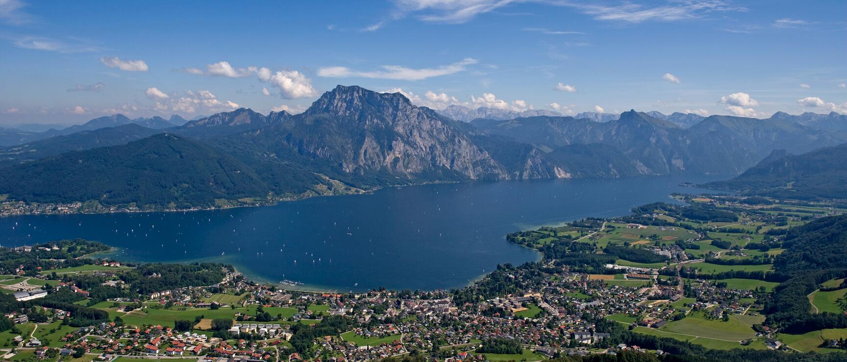 Panoramic view of Altmünster on Lake Traunsee
