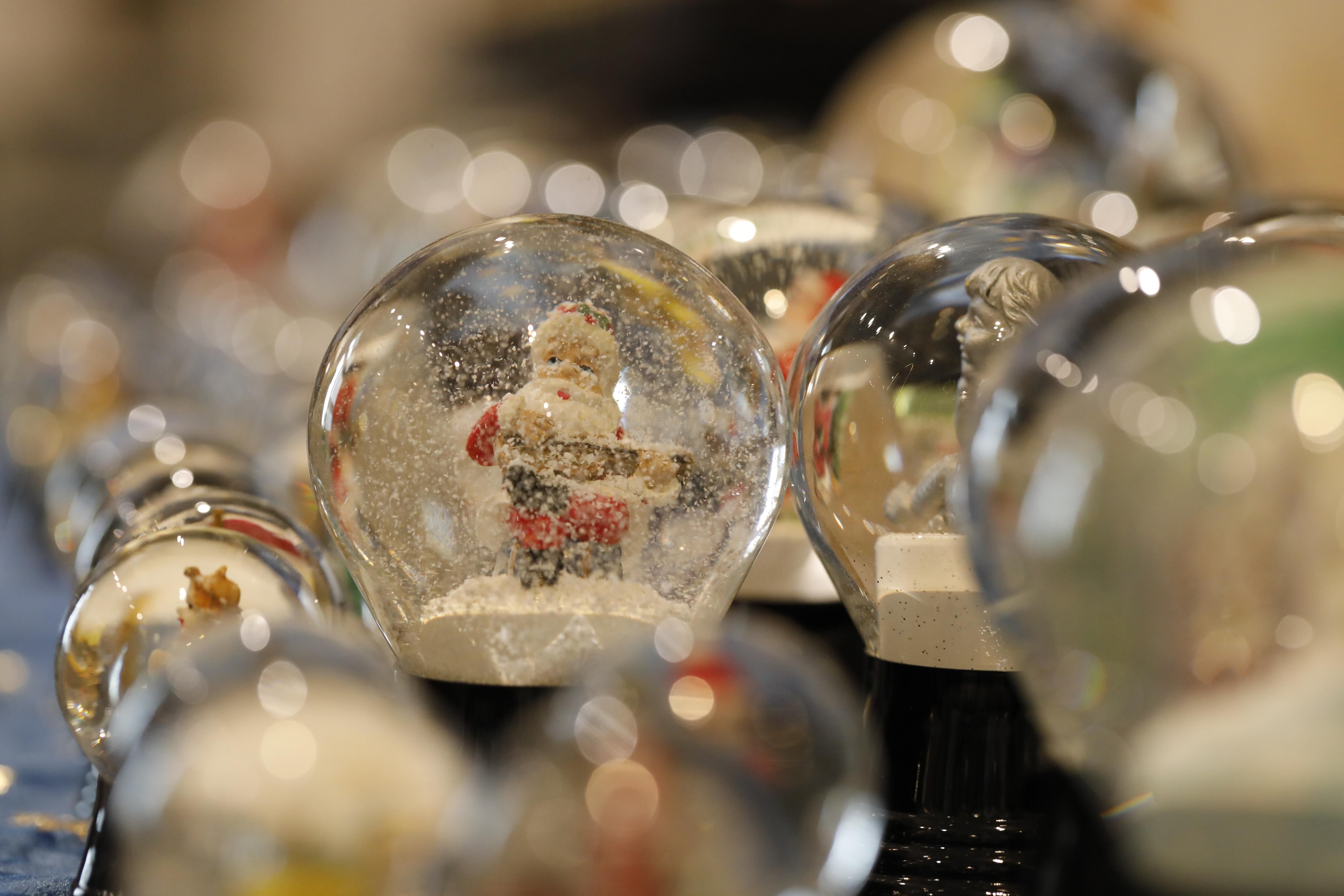 Souvenir from Vienna: The snow globe