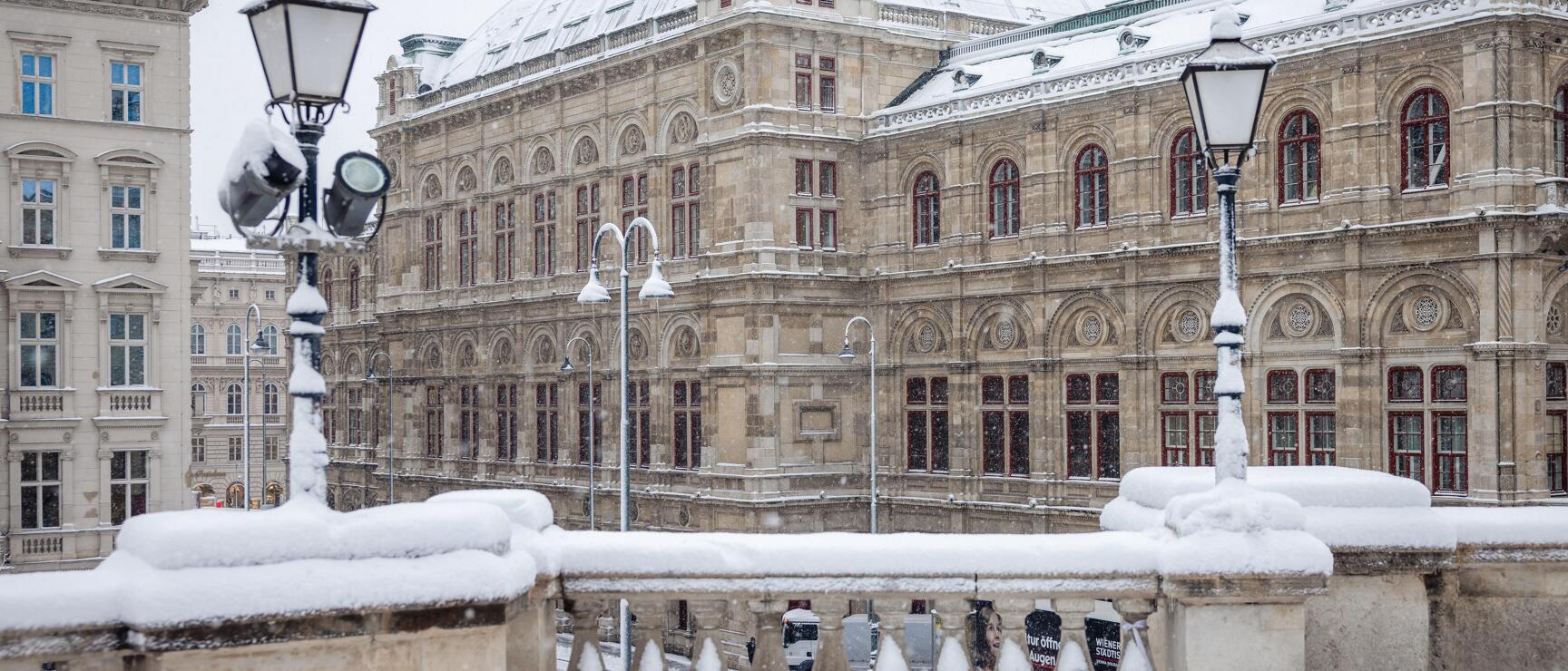 Rear view of the snow-covered Vienna State Opera in the city