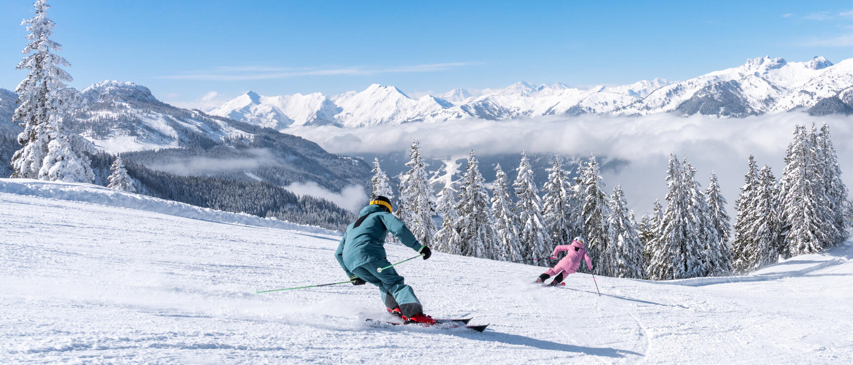 Skifahren im alpendorf