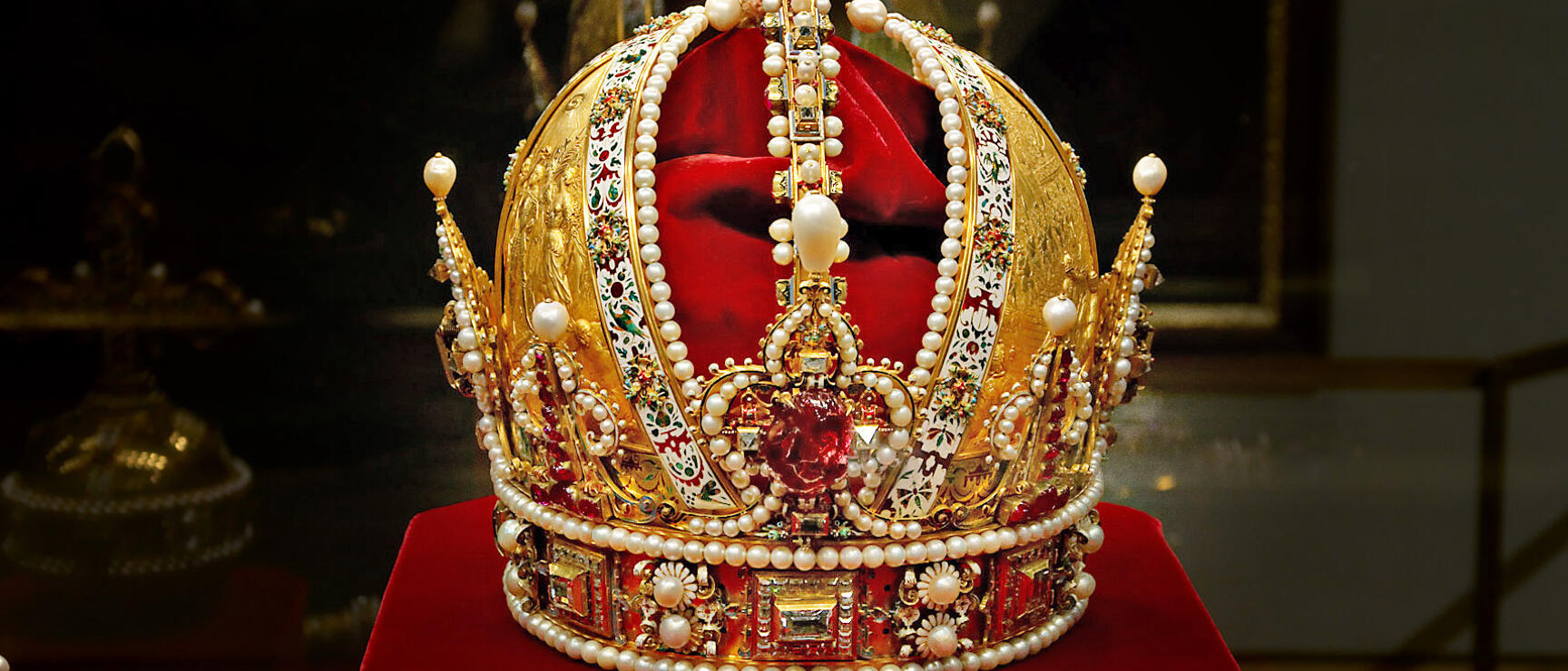 Golden imperial crown with pearls, gemstones and red velvet cushion, Kunsthistorisches Museum Vienna.