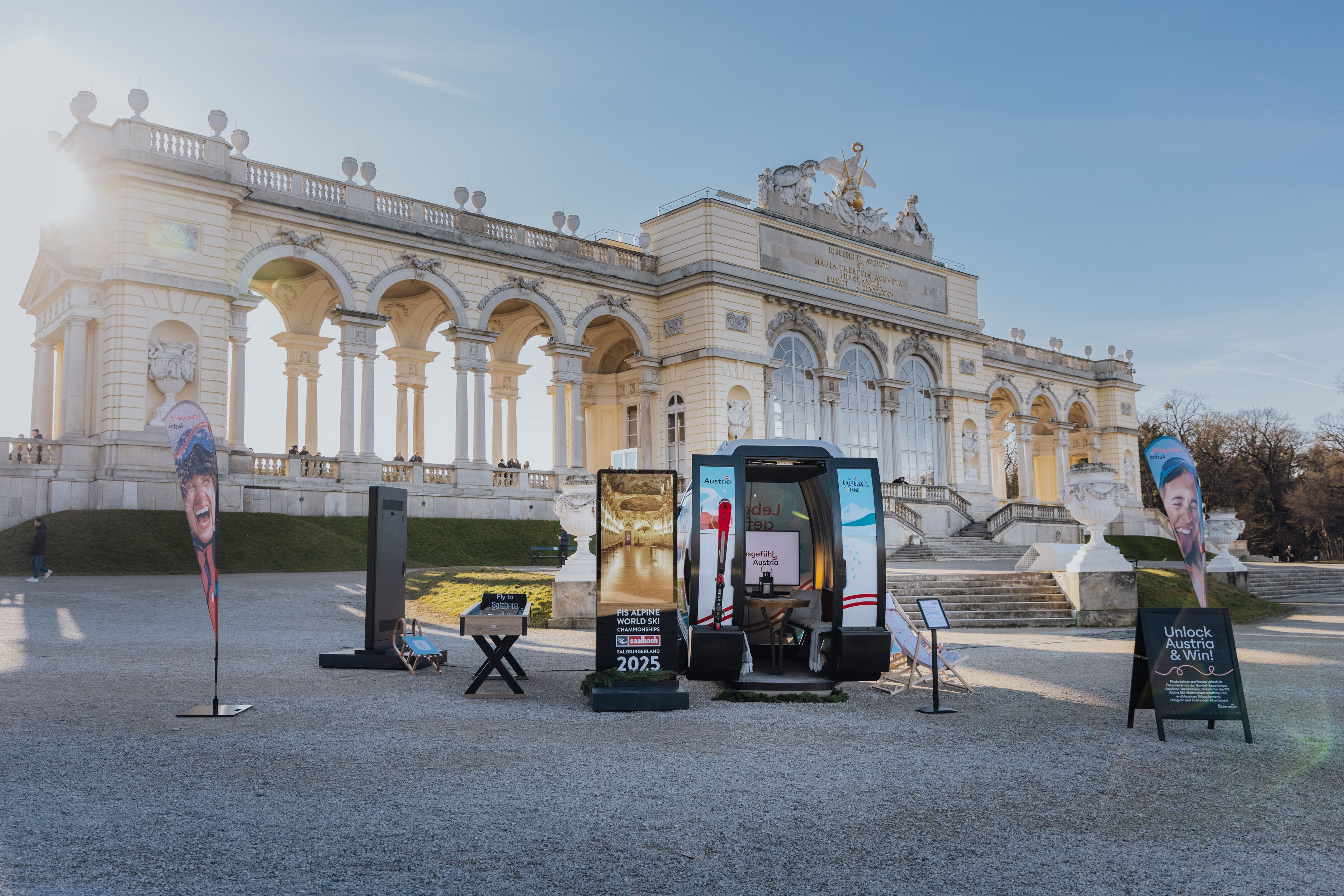 Pop-up-Gondel vor der Gloriette in Wien