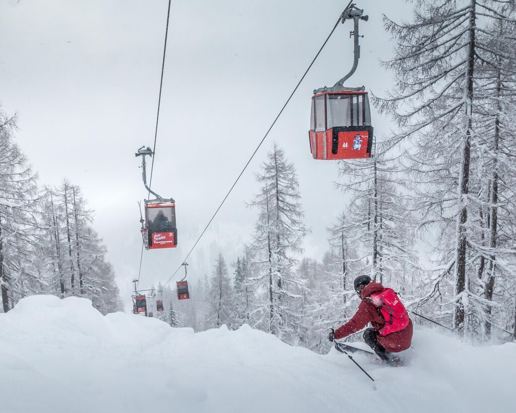 Skifahren in Zauchensee bei Schneefall