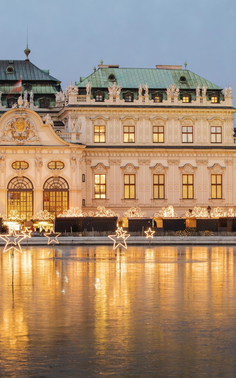 Christmas market in Vienna / Belvedere Palace