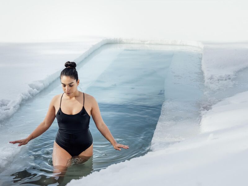 Auf der Suche nach dem Winterlicht - Eisschwimmen in der Region Altenmarkt-Zauchensee