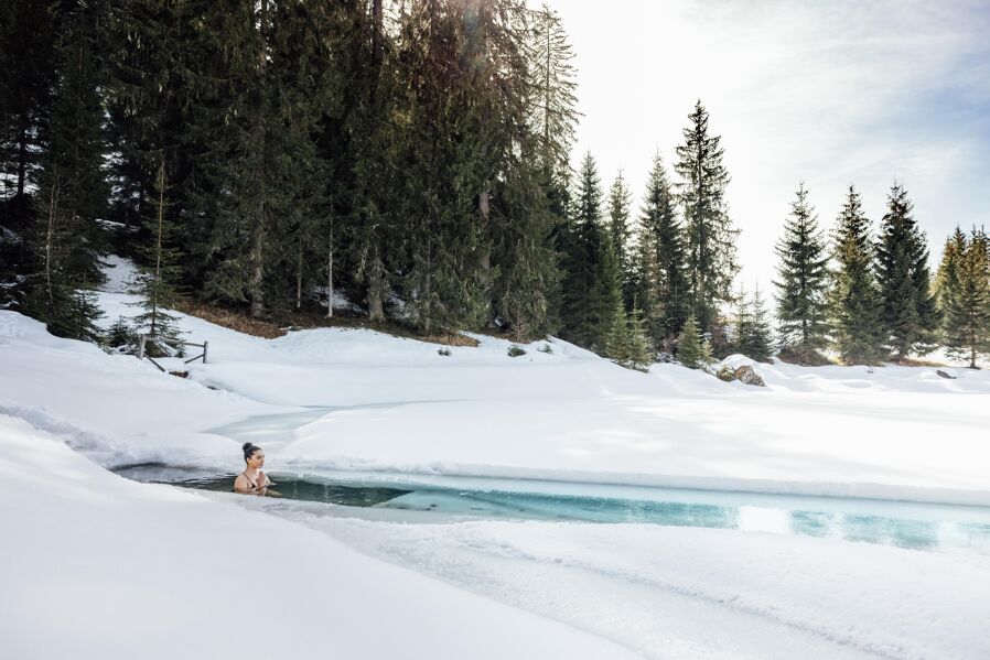 Finding the Winter Light - ice swimming in the region of Altenmarkt-Zauchensee