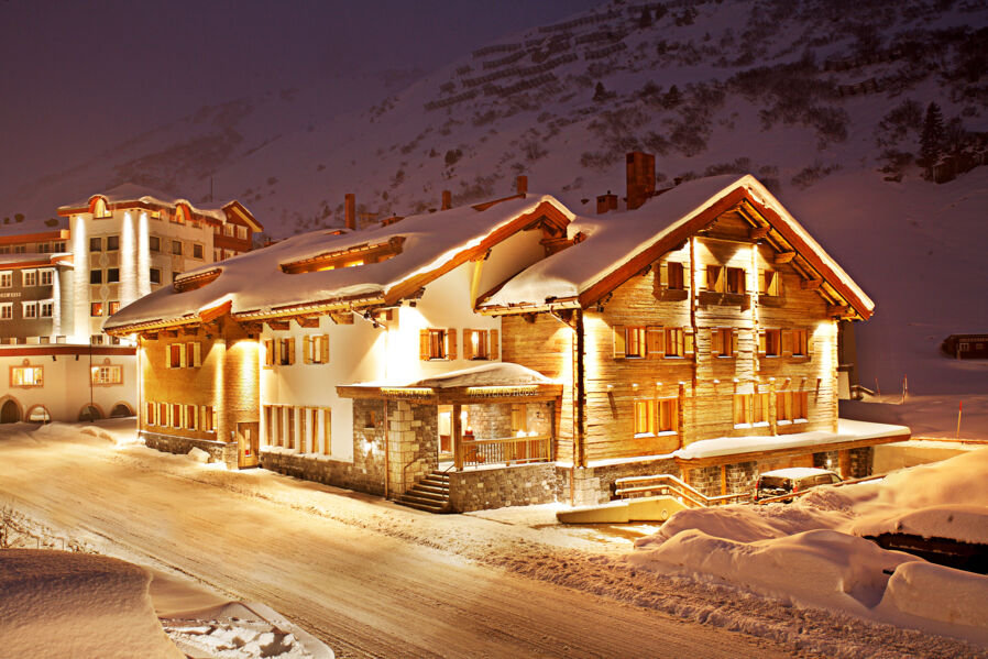 Bentleys House - Exterior view in winter