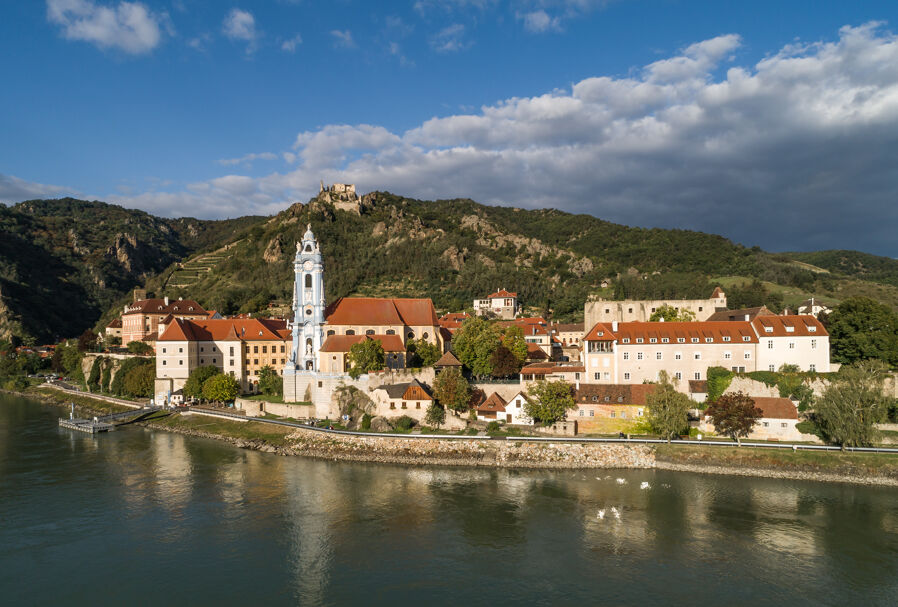 Pohled na městečko Dürnstein v údolí Wachau