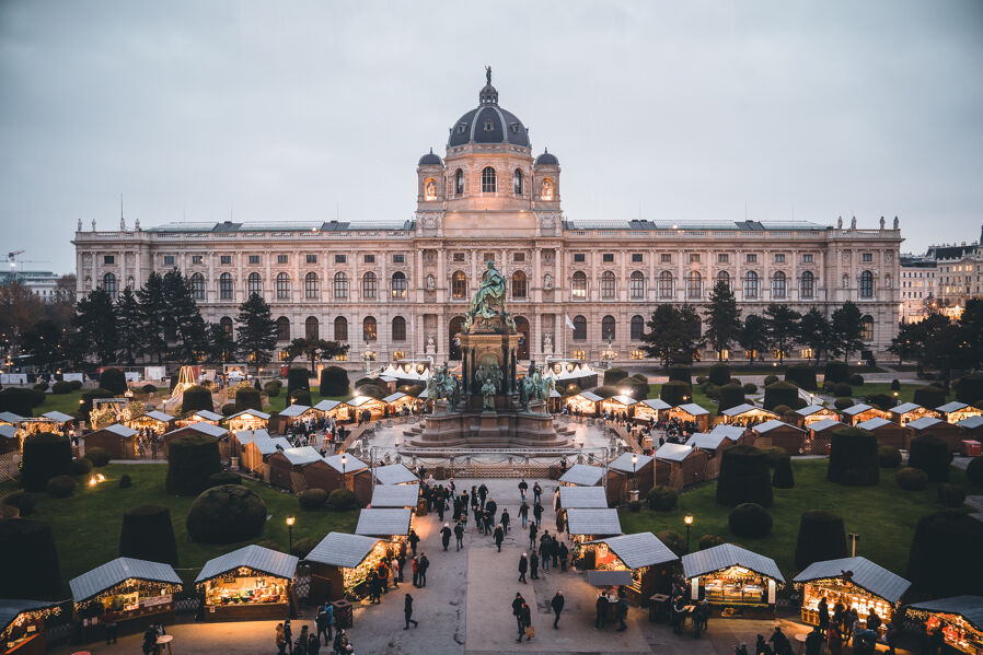 Christmas Market in front of the Kunsthistorisches Museum Vienna