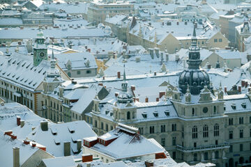 Krajobraz dachów zimą / Graz