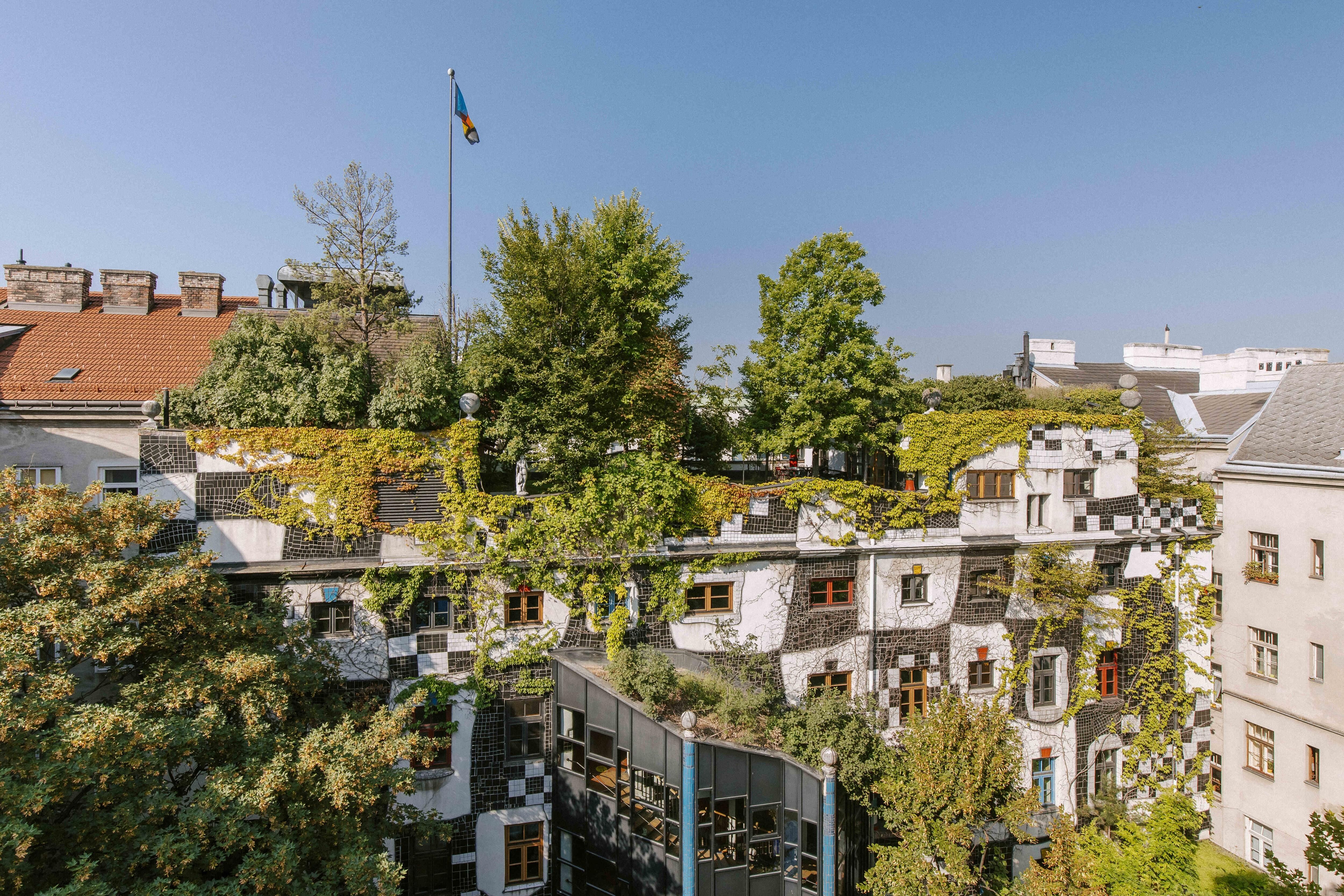 Hundertwasser BIBEL フンデルトヴァッサー SDGsに繋がる思想にも注目！フンデルトヴァッサーのアート建築が