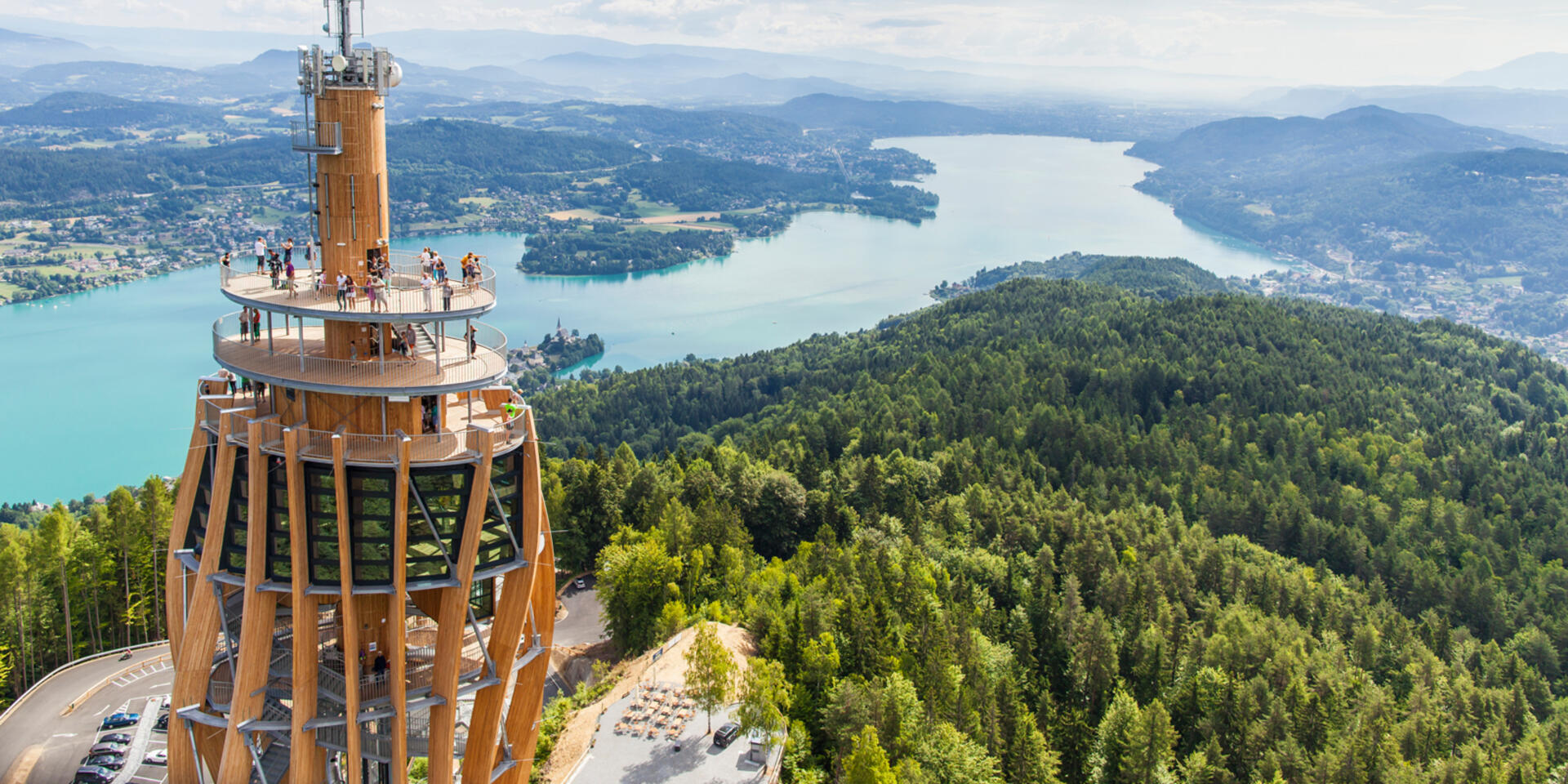 Der Aussichtsturm Pyramidenkogel ist ganzjährig geöffnet. © Kärnten Information / Martin Steinthaler Der Aussichtsturm Pyramidenkogel ist ganzjährig geöffnet.