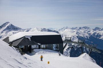 Die Bergstation der neuen 2.5 Bahn im Skigebiet Hochzeiger