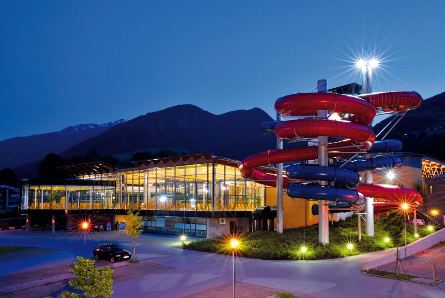 family spa Erlebnistherme Zillertal Exterior view at night