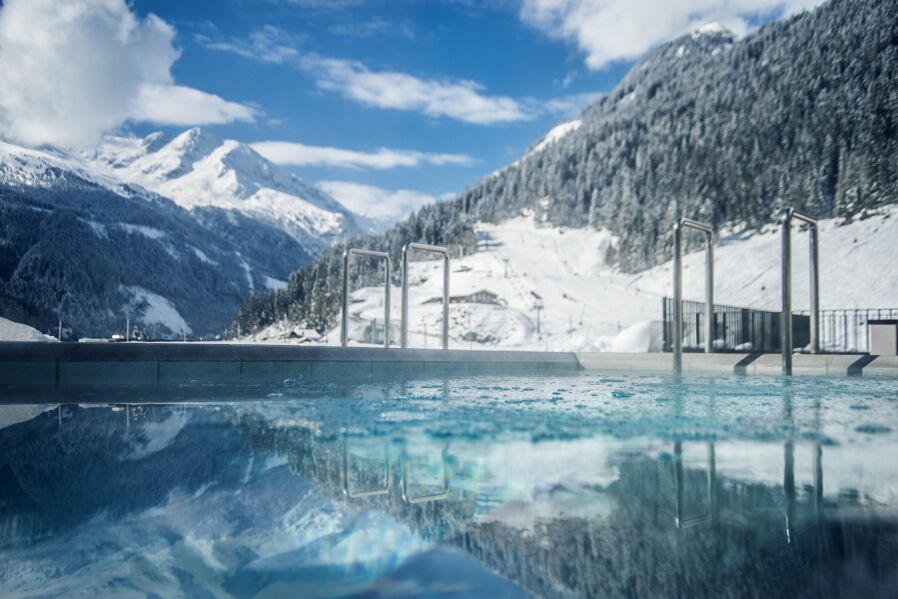 Felsentherme Bad Gastein in winter