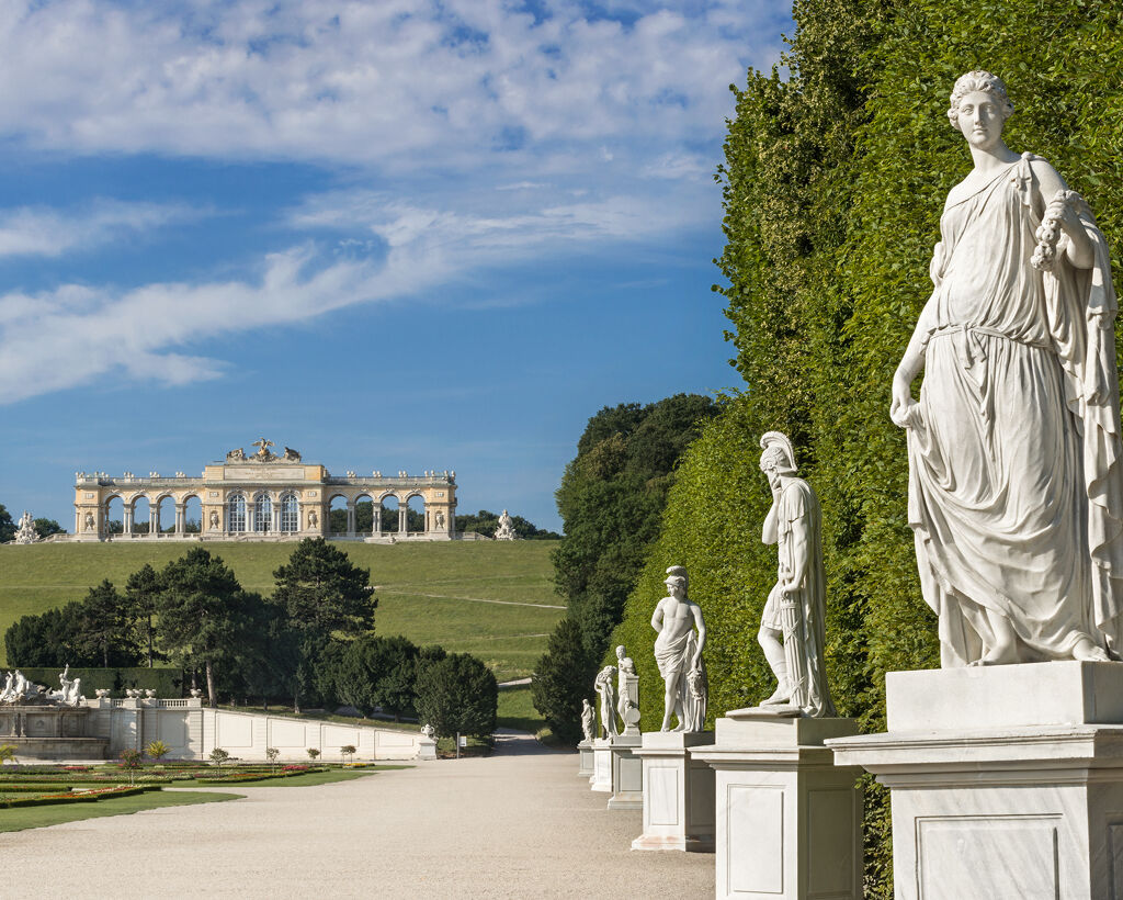 Garden statues Schönbrunn Palace