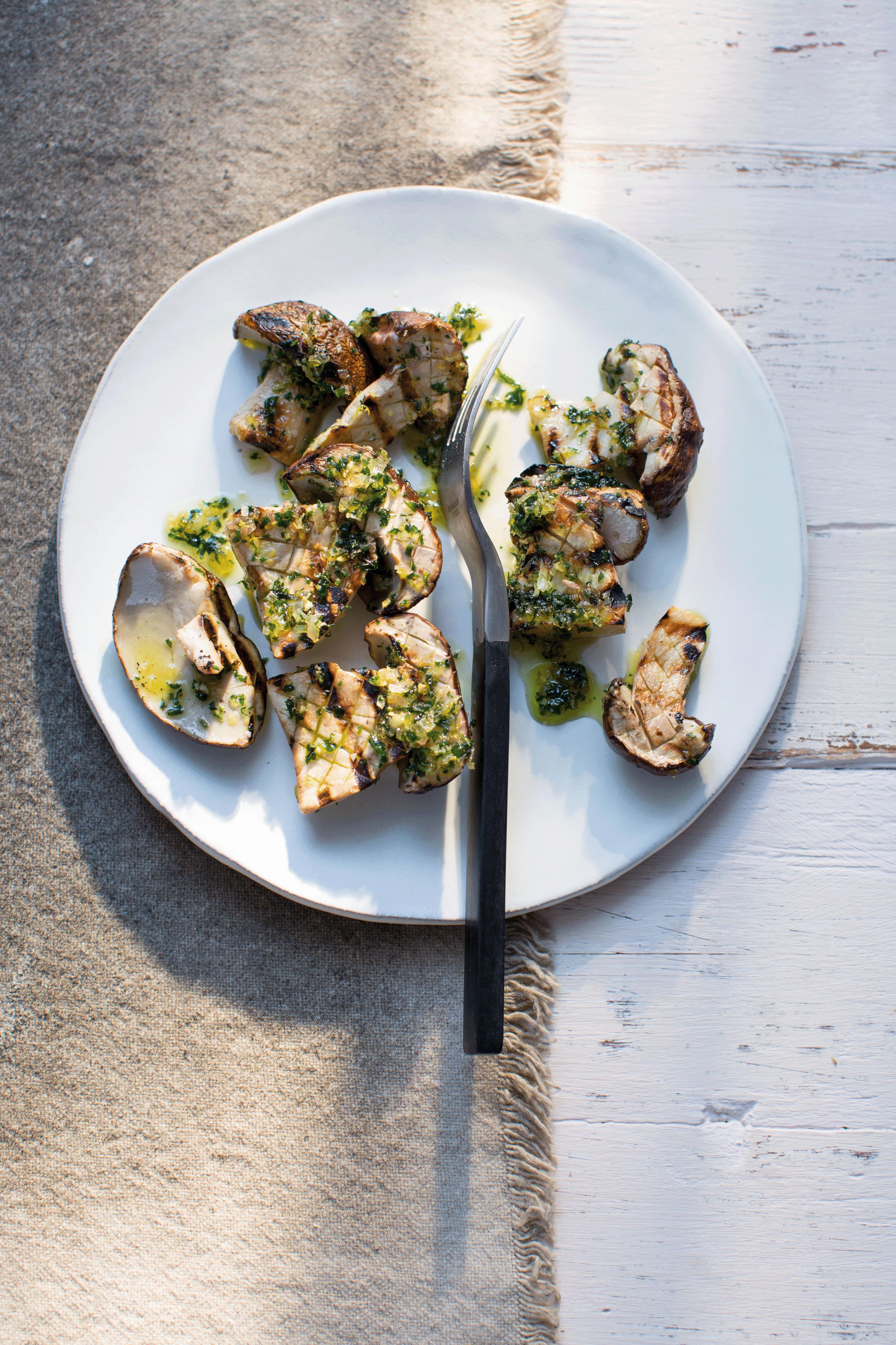 Rezept: Gegrillte Steinpilze mit Salsa verde Rezept: Gegrillte Steinpilze mit Salsa verde