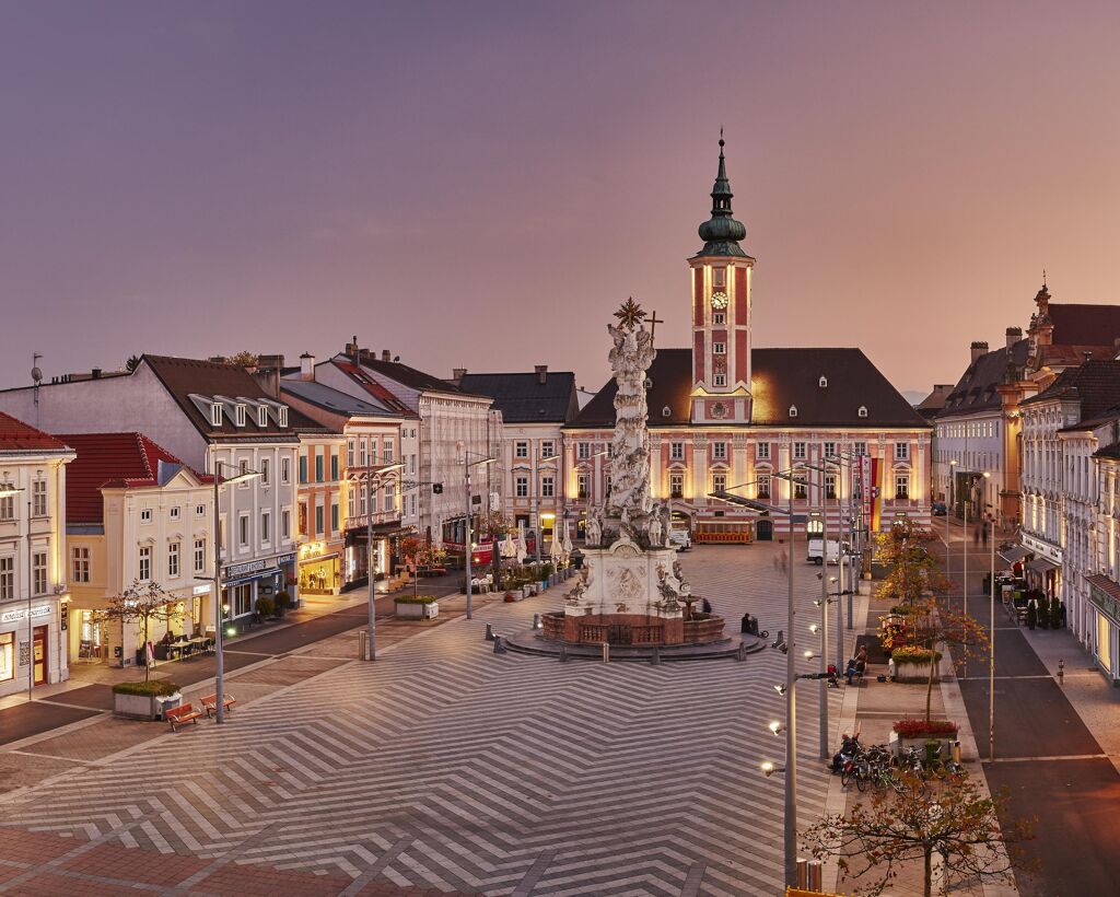 Hlavné námestie v St. Pöltene v noci