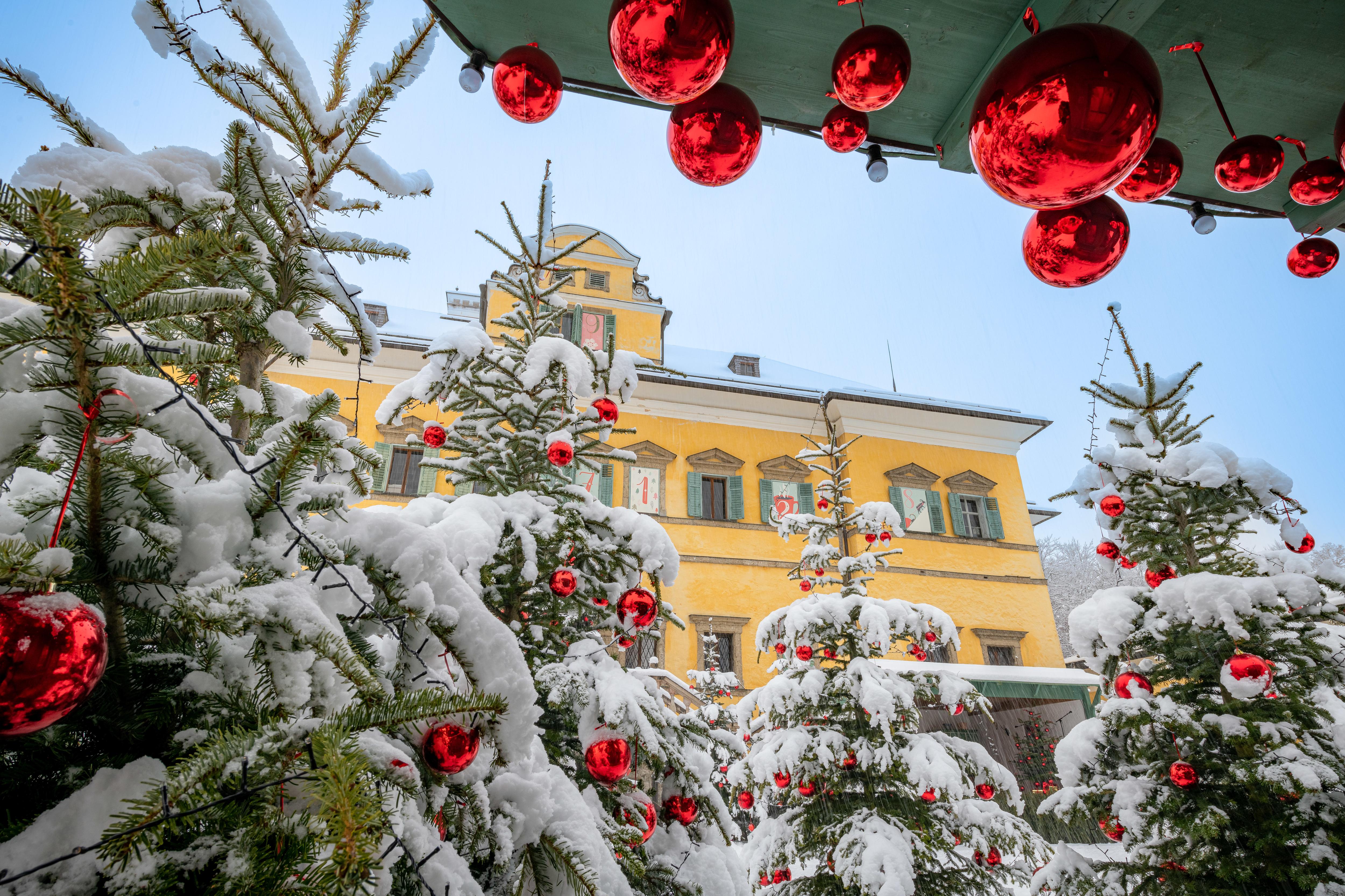 Christmas market in Hellbrunn