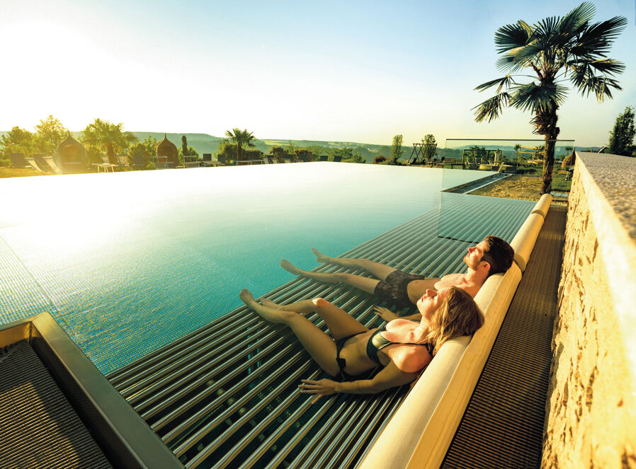 Hotel Larimar, infinity pool