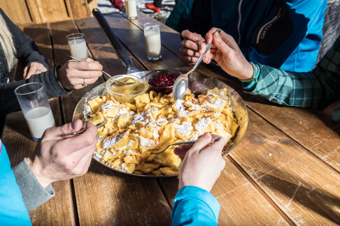 The best Kaiserschmarren the Alpachtal offers on the hut Zottahof