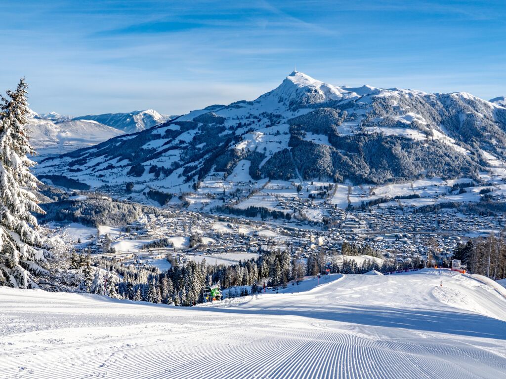 Kitzbühel Schwarzsee Skipiste und Winterlandschaft