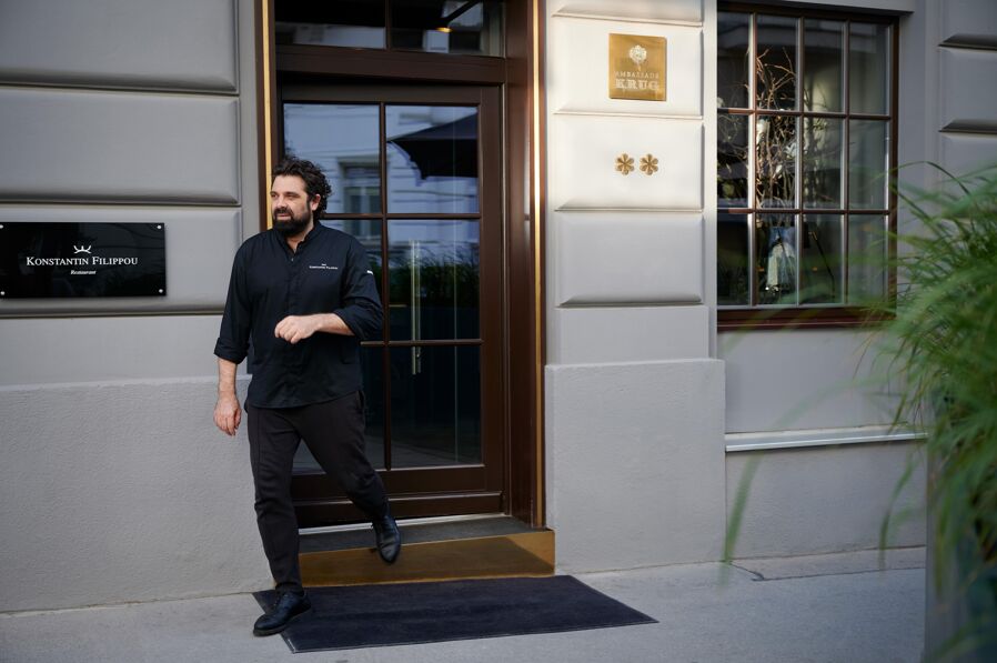 Konstantin Filippou in front of his restaurant