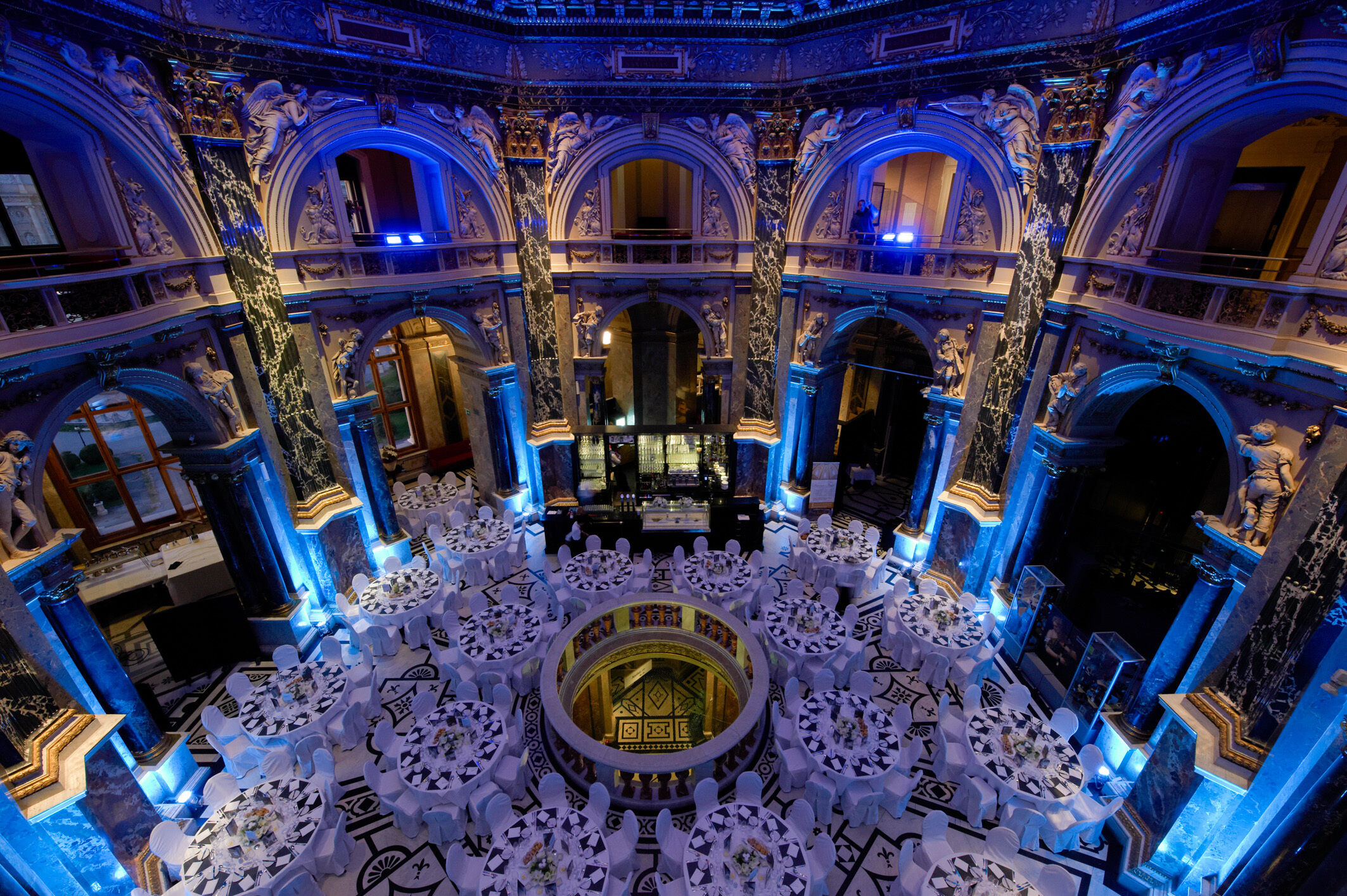 洋書◆ウィーンの美術史美術館写真集 本 オーストリア 絵画 彫刻 工芸 ウィーン美術史美術館 | 絵画編 - ノースブックセンター