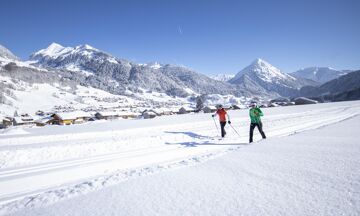 Langlaufen in Au-Schoppernau im Bregenzerwald mit Üntschenspitze im Hintergrund