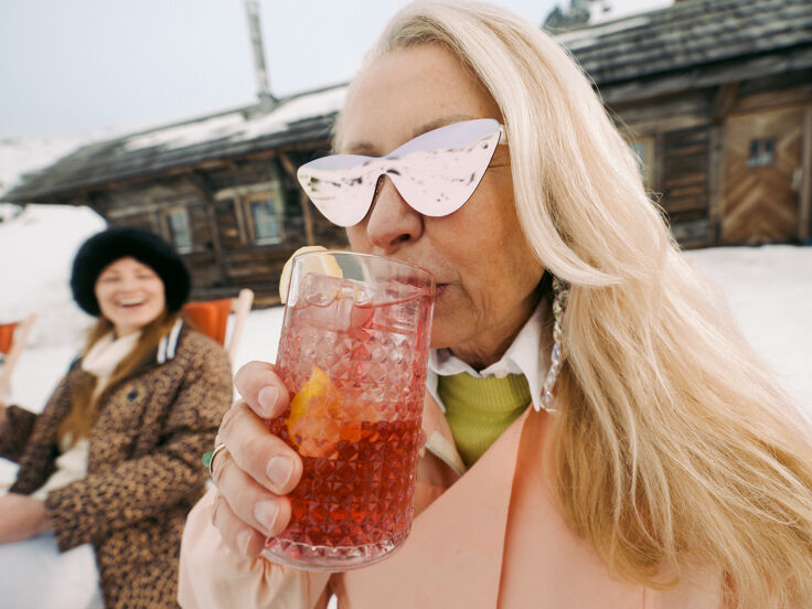 Lebensgefühl Österreich - ladies enjoying life on the mountains