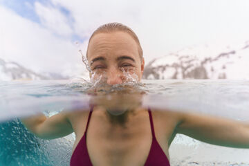 Lebensgefühl Österreich - wellness in the outdoor pool