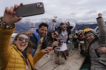 Lebensgefühl at the ski hut - hendl fischerei - time for a selfie