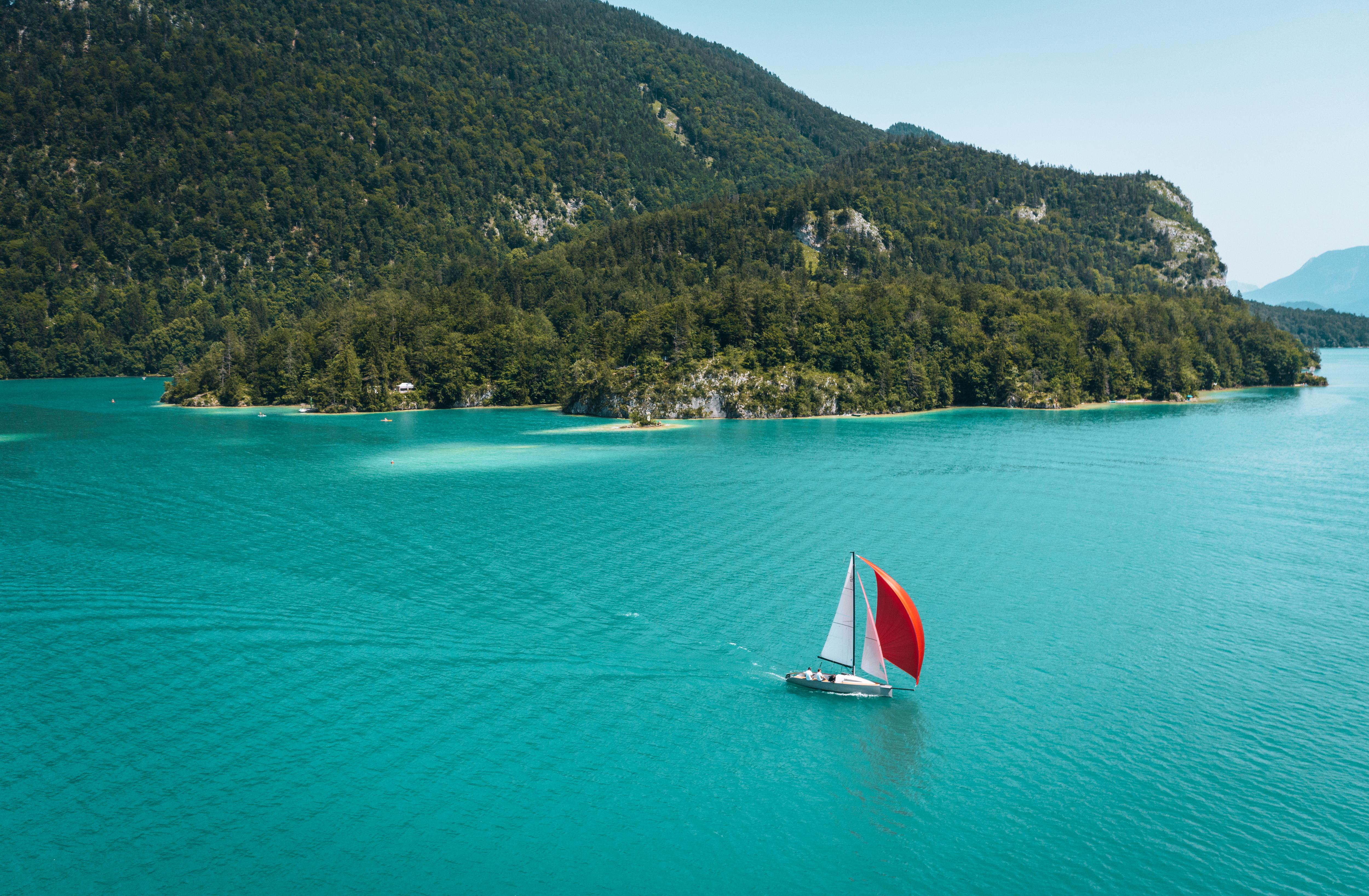 People by the water, sailing Lake Wolfgang