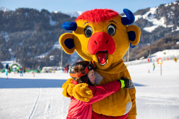 Serfaus-Fiss-Ladis - Mascot Berta with child