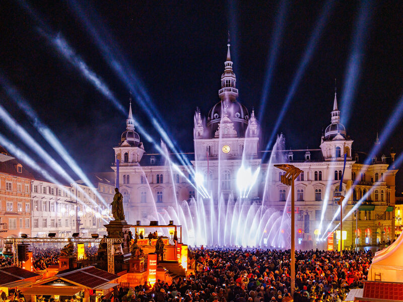 New Year's Eve spectacle on the main square in Graz