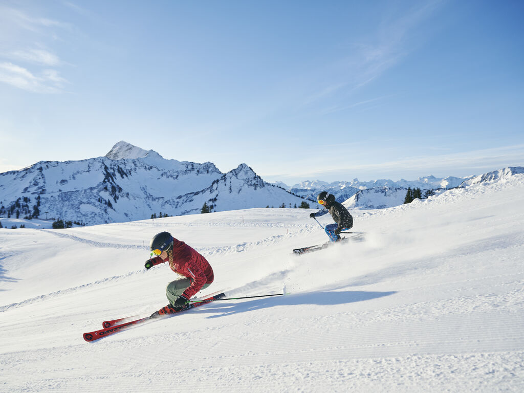 Skier sur le domaine skiable Damüls-Mellau au Bregenzerwald