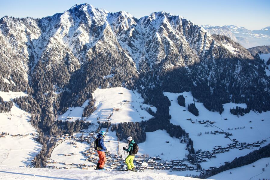 Narciarze na Wiedersberger Horn Alpbach