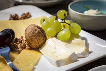 Urlaub am Bauernhof, Frühstück, Käseplatte