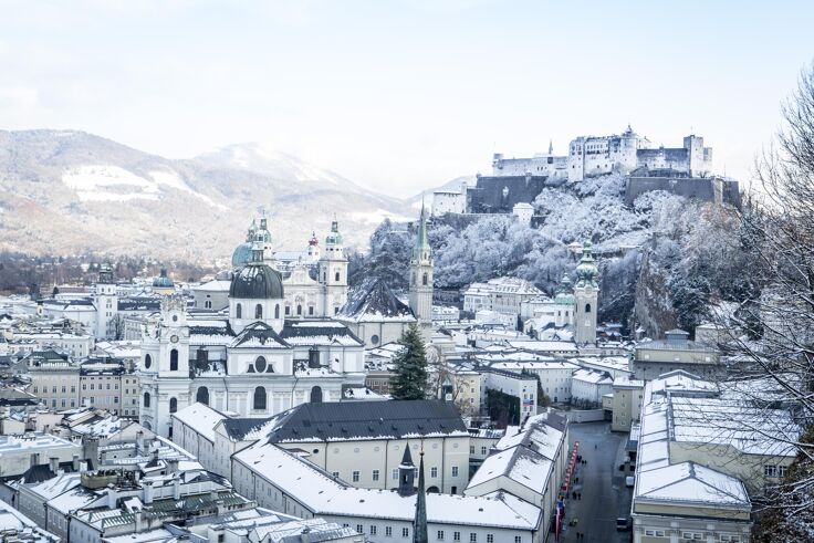 Zima na starym mieście w Salzburgu